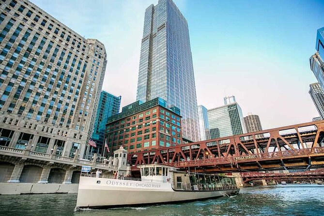 City Cruises Chicago: Premier Plus Brunch Cruise on Chicago River - Merchandise Mart at the river branches