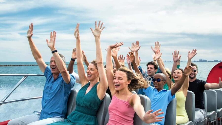 City Cruises Chicago: Seadog Lakefront Speedboat Ride - The skyline view, from Willis Tower to the Magnificent Mile