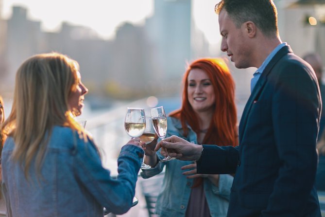 City Cruises Chicago: Signature Lunch Cruise on Lake Michigan - Music, games, and the dance floor
