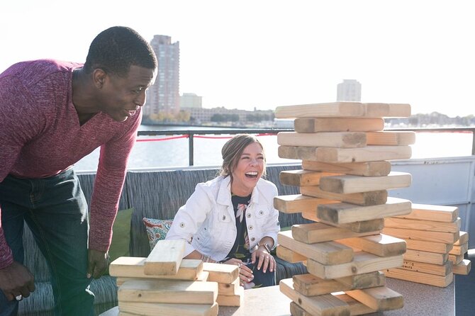 City Cruises Chicago: Signature Lunch Cruise on Lake Michigan - Boarding, assigned tables, and the first views