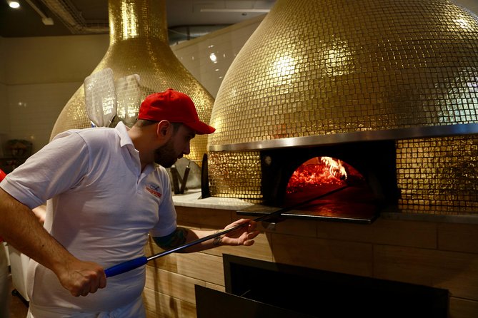 Downtown Chicago Walking Pizza Tour - River North: the first comparison