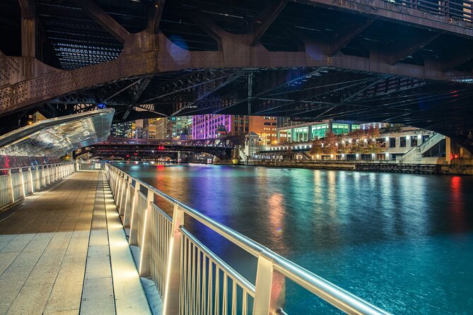 Ghosts of Chicago Family Friendly Ghost Tour - Stop two: the Chicago Stock Exchange Arch and H.H. Holmes