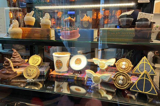 Harry Potter Shop Chicago: Confectionary Collection - Shopping for robes, clothing, and souvenirs
