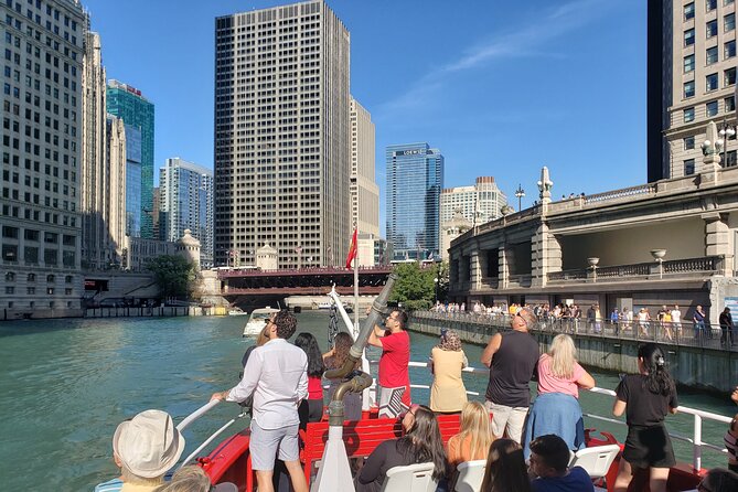 Historical and Architectural Chicago Fireboat River & Lake Cruise - What the historic fireboat adds