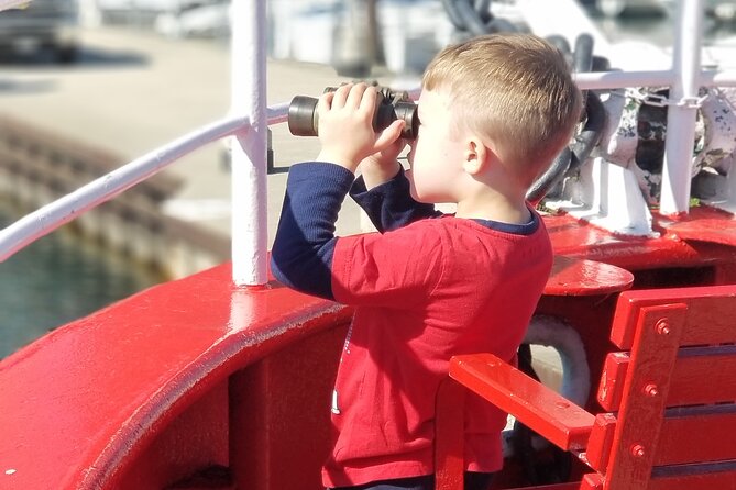Historical and Architectural Chicago Fireboat River & Lake Cruise - Seating, snacks, and the two-hour rhythm