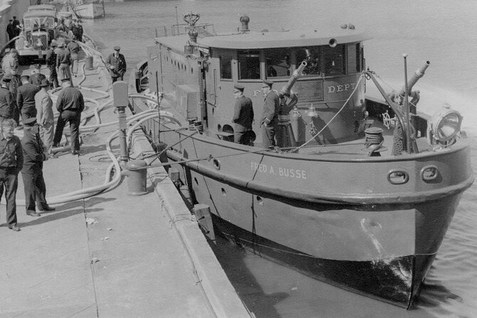 Historical and Architectural Chicago Fireboat River & Lake Cruise - The guide makes the difference