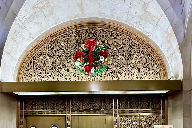 Holiday Walking Tour: Underground Chicago via the Pedway - Route 66, the Art Institute lions, and Millennium Park