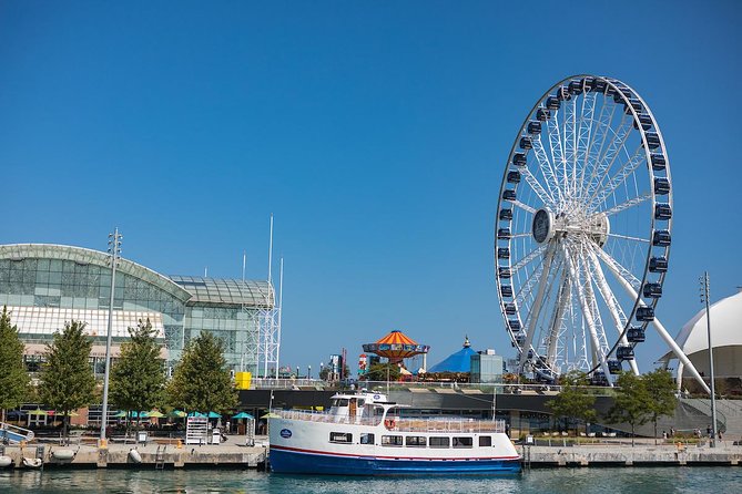 Lake Michigan Skyline Cruise in Chicago - Food, drinks, dogs, and practical comfort