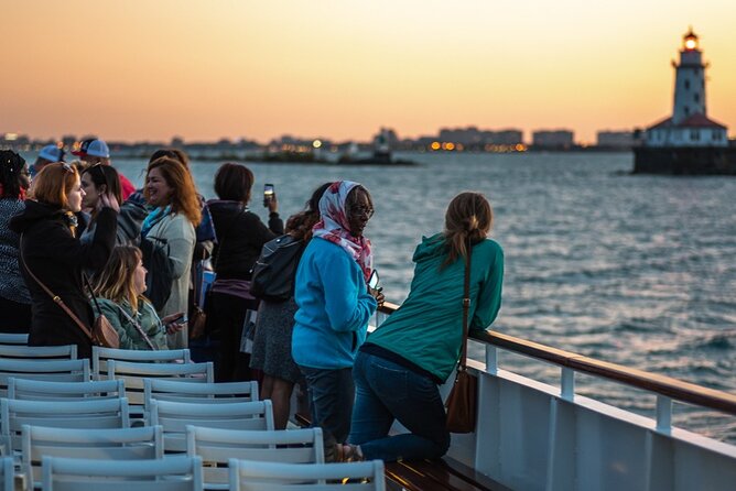 Lake Michigan Sunset Cruise in Chicago - A relaxed evening atmosphere, with a few tradeoffs