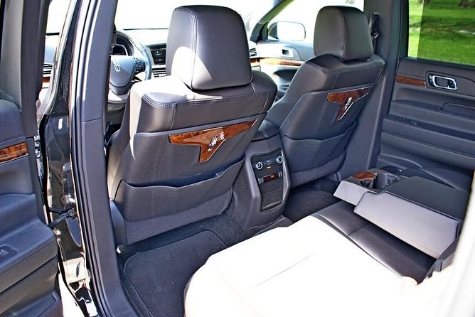 O'Hare Airport Transfer to Chicago by Luxury Sedan - Inside Meet - The ride from O’Hare to your Chicago address