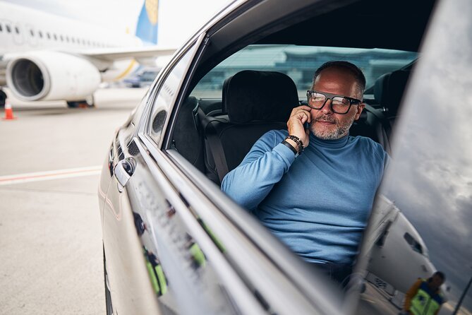 O'Hare Airport Transfer to Chicago, Sedan, Curbside - Top Rated - The ride to downtown Chicago