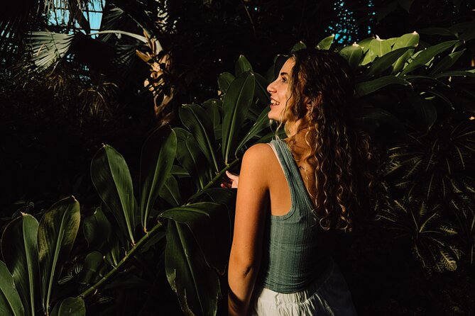 Photo Shoot in Chicago’s Urban Jungle Garden - Key points at a glance