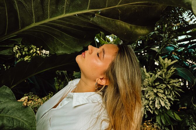 Photo Shoot in Chicago’s Urban Jungle Garden - Practical clothing and preparation advice