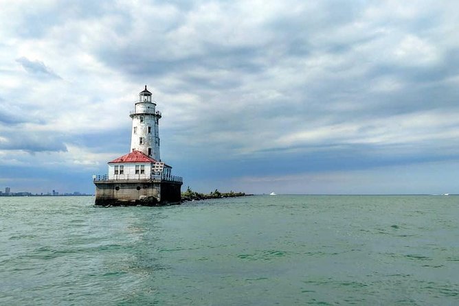 Private Sailing on Beautiful Lake Michigan - Navy Pier, Chicago - Buckingham Fountain and the Queen’s Landing story
