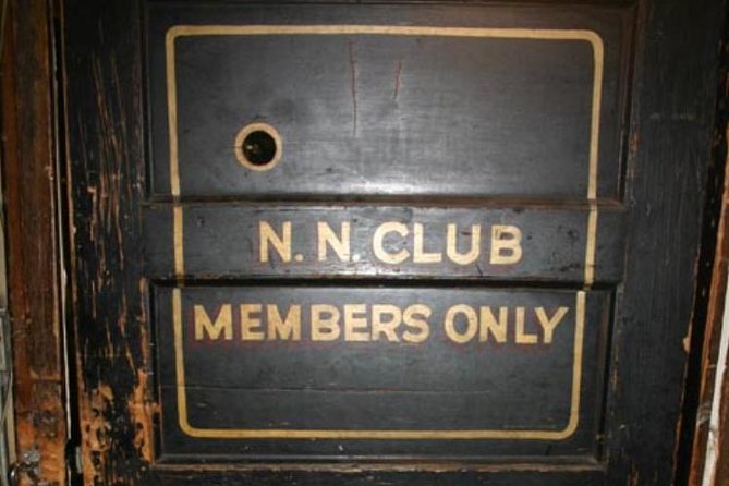 Private Speakeasy Pub Crawl in Chicago with Local Historian - Chicago after dark, with a password-ready mood