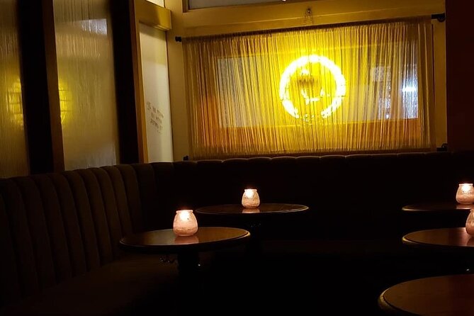 Private Speakeasy Pub Crawl in Chicago with Local Historian - The venues: old rooms, local atmosphere, and changing expectations