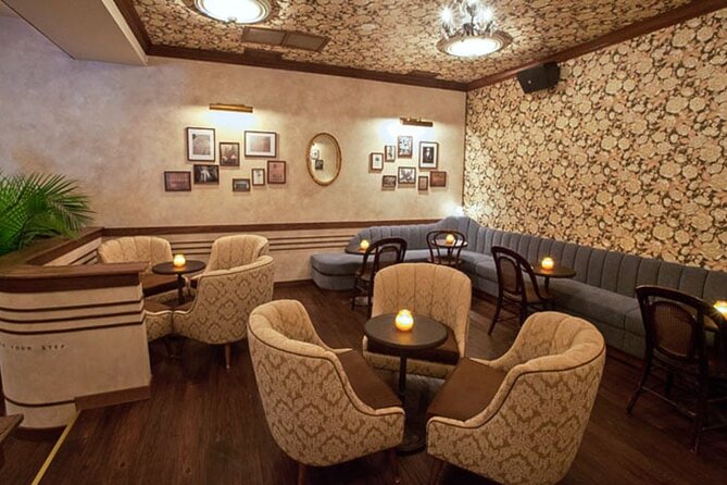 Private Speakeasy Pub Crawl in Chicago with Local Historian - Private transportation makes the route easier