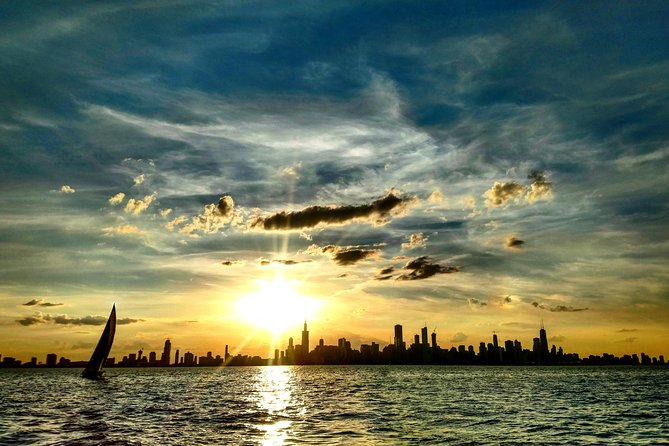 Serene Private Sunset Sail on Lake Michigan - Navy Pier, Chicago - Buckingham Fountain and the royal landing site