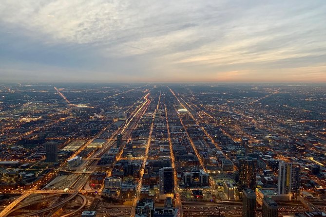 Skydeck Chicago: Pie in the Sky VIP Dinner at Willis Tower - Building your Giordano’s dinner