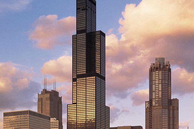 Skydeck Chicago: Pie in the Sky VIP Dinner at Willis Tower - Service can make or break the evening