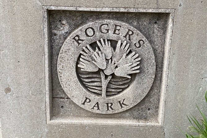 Small-Group Tour of Chicago Neighborhoods: North and South Side - Lincoln Park and DePaul’s handsome streets