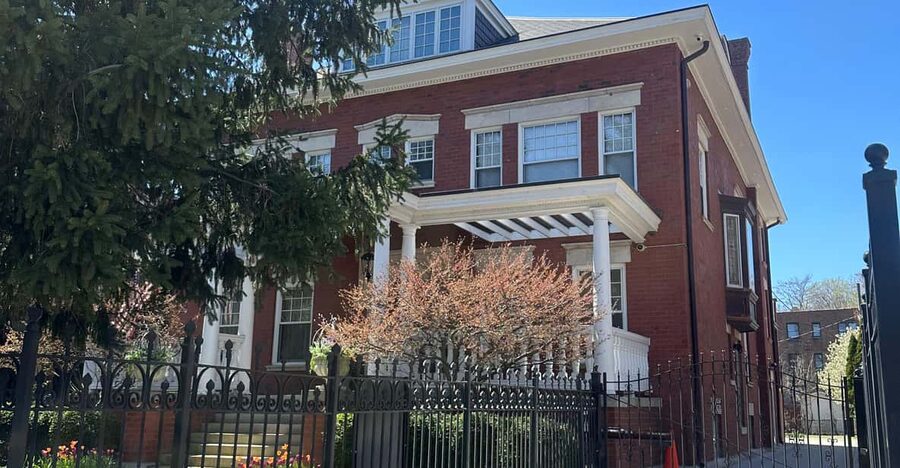 Soul House Tour - Kanye West’s early Chicago home