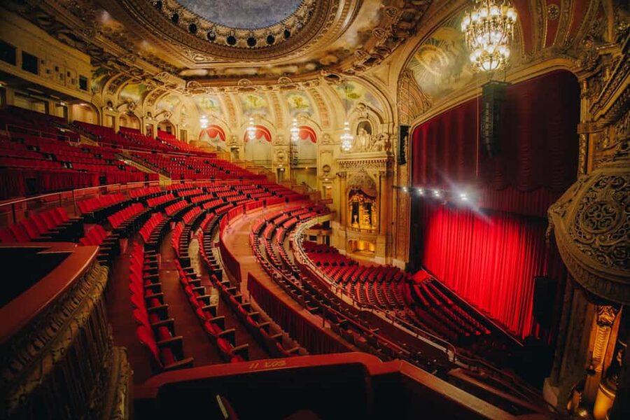 The Chicago Theatre Tour Experience - The 1921 story starts in the lobby