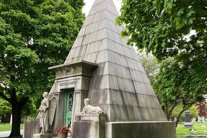 The Deep Pockets Of Graceland Cemetery Walking Tour - Who will get the most from this tour