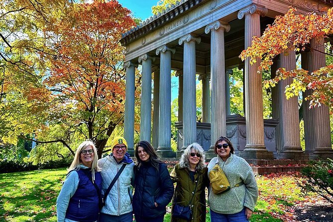 The Deep Pockets Of Graceland Cemetery Walking Tour - Meeting at 4001 N Clark St at 11:00 am