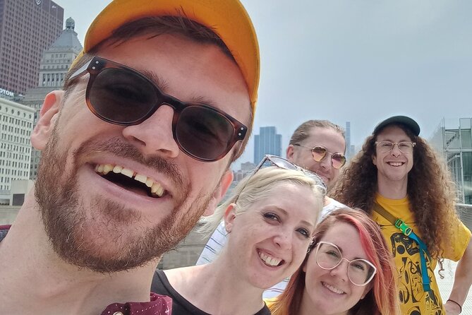 Walkin' with Colin: Chicago History-Mystery-Comedy-Tragedy Tour - The Chicago Theatre adds entertainment and personality